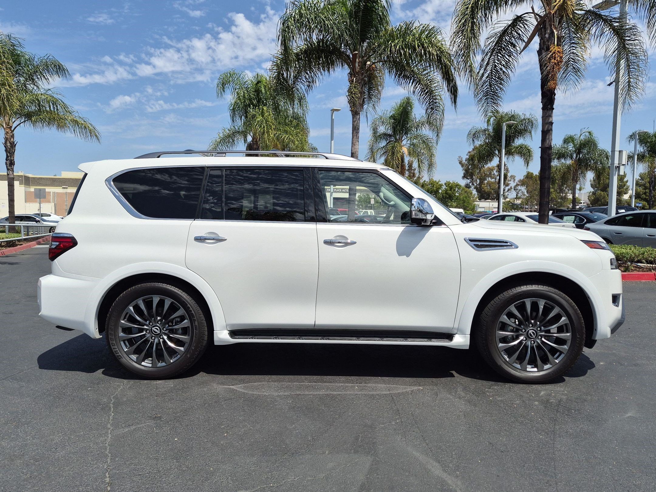 Used 2024 Nissan Armada Platinum w/ Captain's Chairs Package RWD image 11