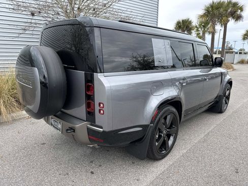 Used 2024 Land Rover Defender 130 X-Dynamic SE image 6