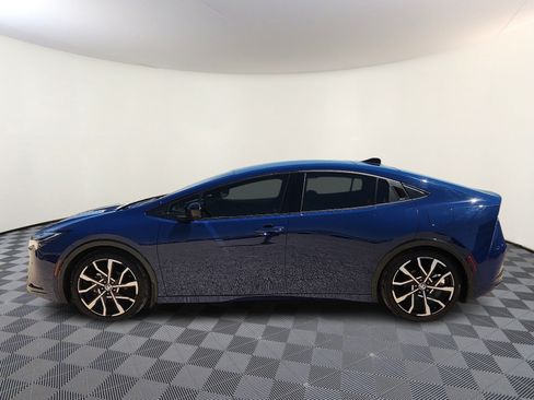 Used 2024 Toyota Prius XLE FWD image 2
