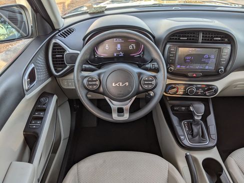 Certified 2023 Kia Soul LX image 12