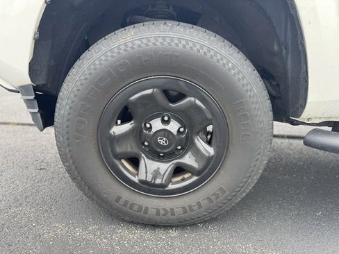 Used 2021 Toyota Tacoma SR5 image 9