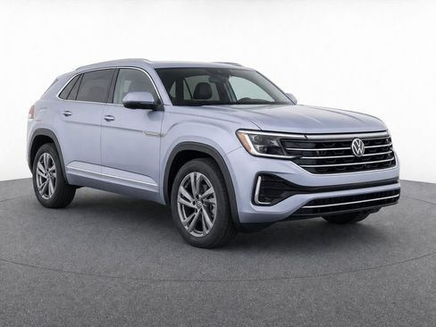 Used 2024 Volkswagen Atlas Cross Sport SEL R-Line AWD/4WD image 2