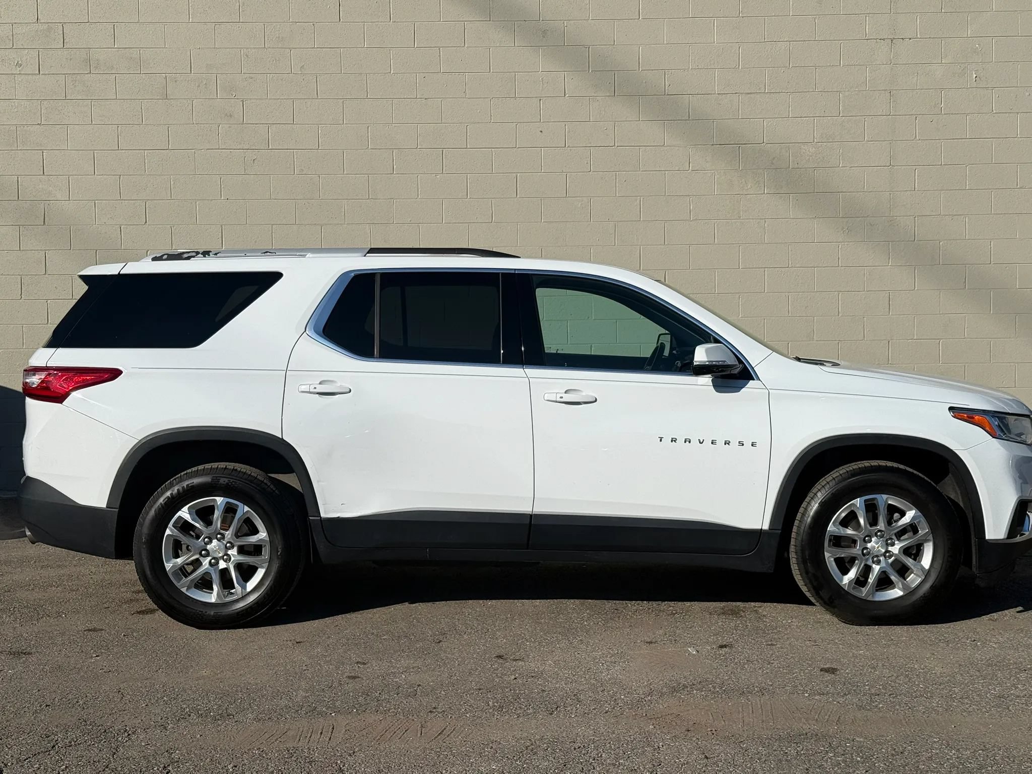 Used 2018 Chevrolet Traverse LT FWD image 11