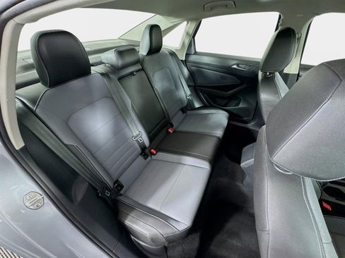 Used 2025 Volkswagen Jetta SE image 27