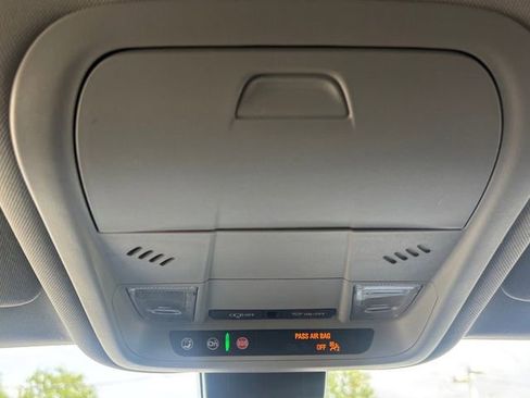 Used 2024 GMC Terrain SLE w/ Driver Convenience Package FWD image 35