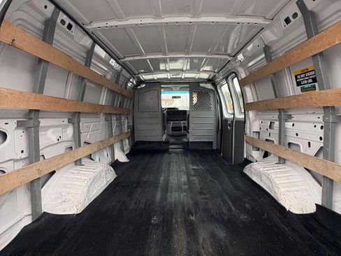 Used 2014 Ford E-250 and Econoline 250 w/ Power Group image 12