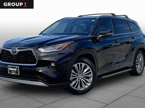 Used 2021 Toyota Highlander Platinum FWD image 1