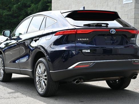 Used 2024 Toyota Venza Limited AWD/4WD image 5