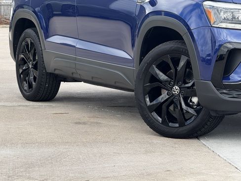 Used 2024 Volkswagen Taos SE image 12