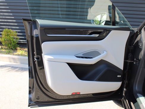 New 2024 Porsche Macan 4 Electric image 29