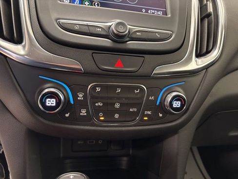 Used 2021 Chevrolet Equinox LT image 22
