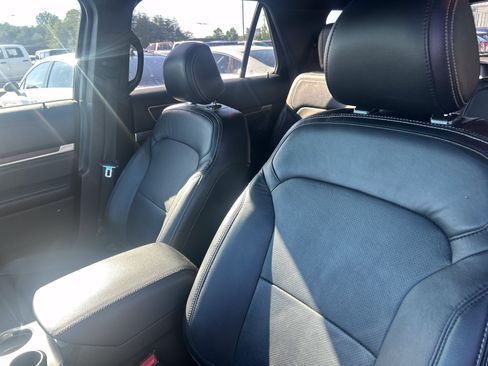 Used 2016 Ford Explorer Limited w/ Equipment Group 301A FWD image 15