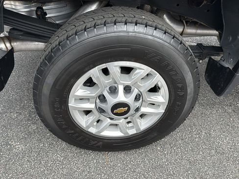 Used 2024 Chevrolet Silverado 2500 LT image 32