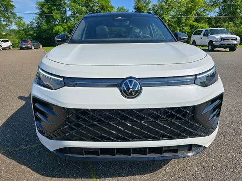 New 2026 Volkswagen Tiguan SE R-Line AWD/4WD image 2
