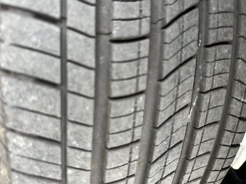 Used 2025 Nissan Frontier SL image 8