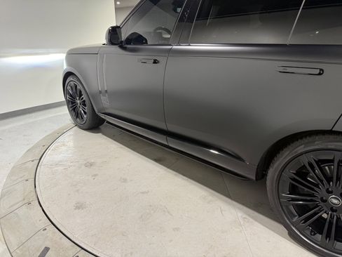 Used 2024 Land Rover Range Rover Long Wheelbase Autobiography image 17