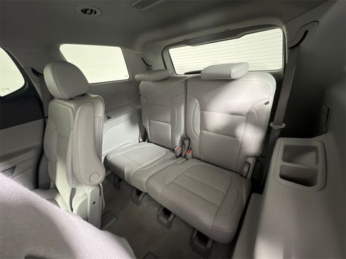 Used 2023 GMC Acadia SLT image 25