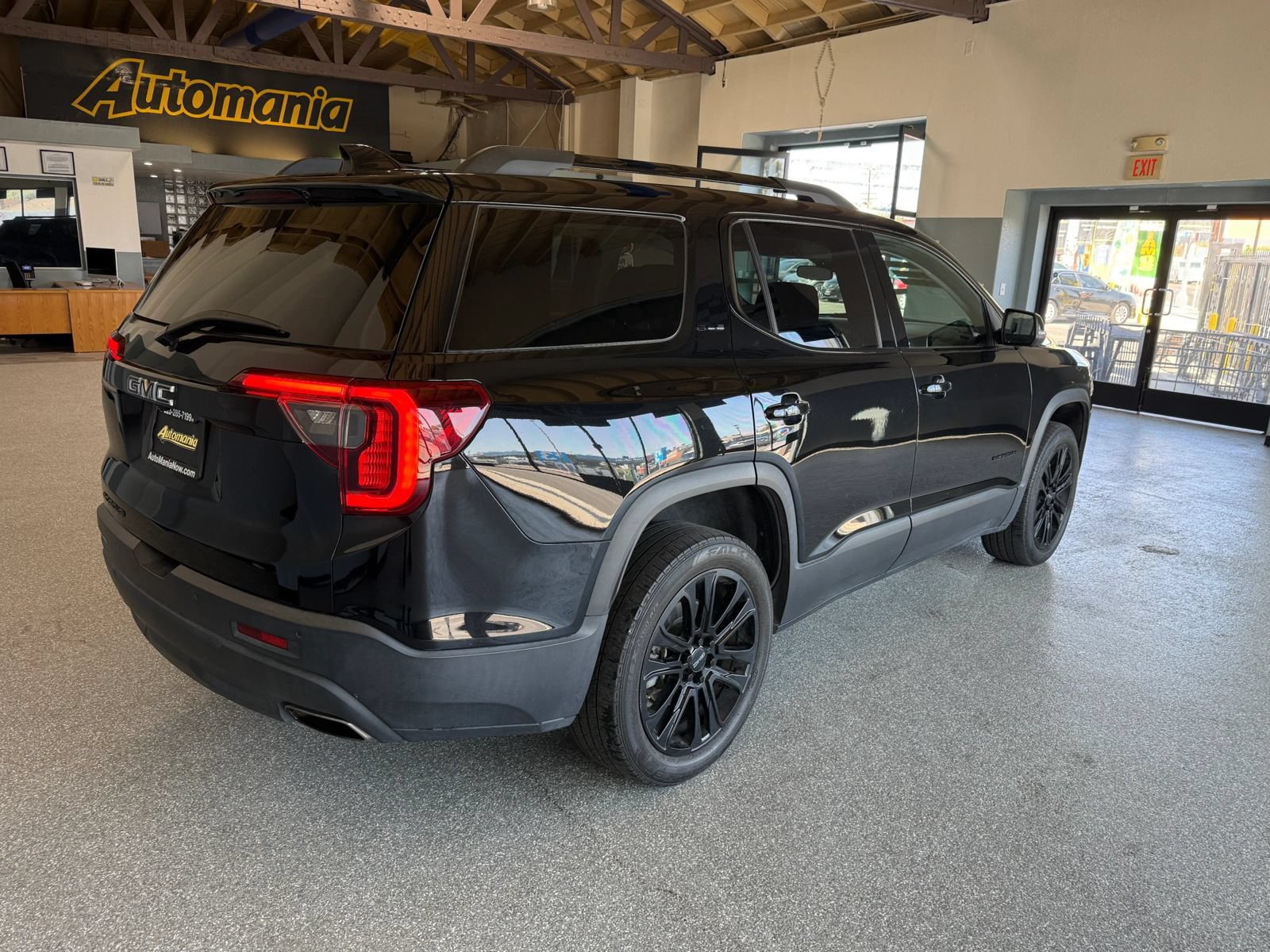 Used 2022 GMC Acadia SLE w/ Driver Convenience Package FWD image 7