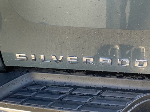 Used 2013 Chevrolet Silverado 2500 LT w/ Interior Plus Package AWD/4WD image 26