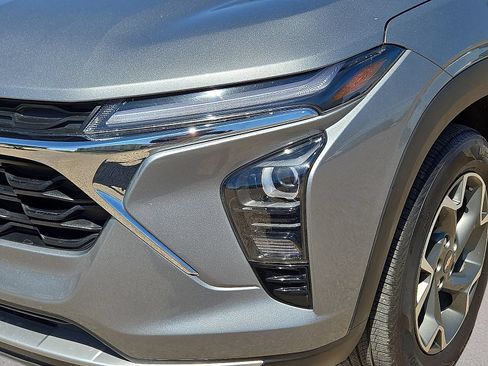 Used 2026 Chevrolet Trax LT FWD image 9