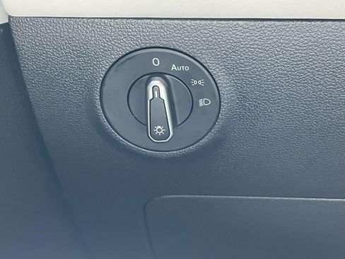 Used 2025 Volkswagen Taos SE w/ Panoramic Sunroof Package image 25