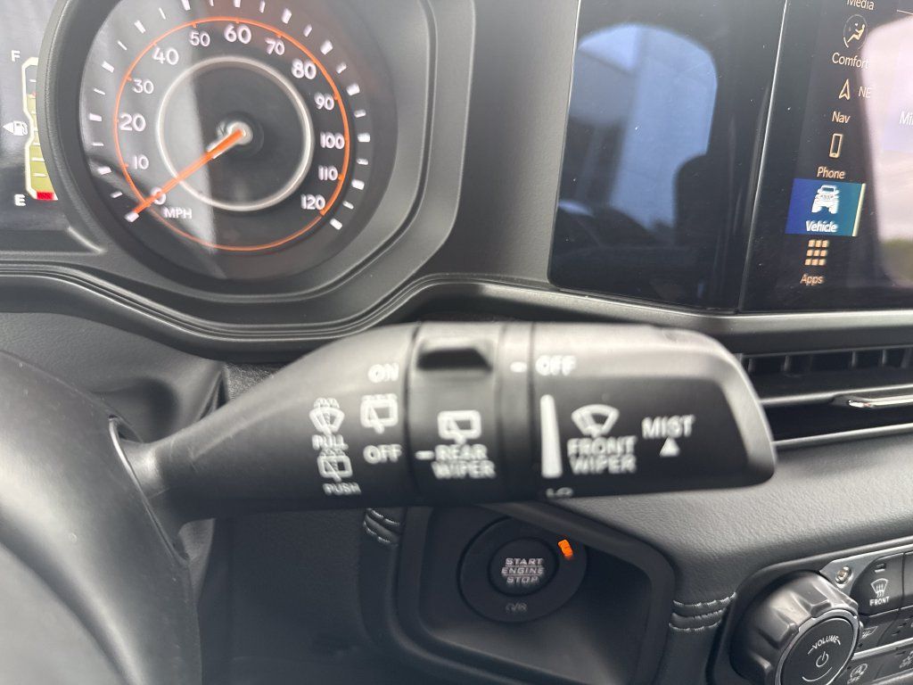 Used 2026 Jeep Wrangler Unlimited Sahara AWD/4WD image 22