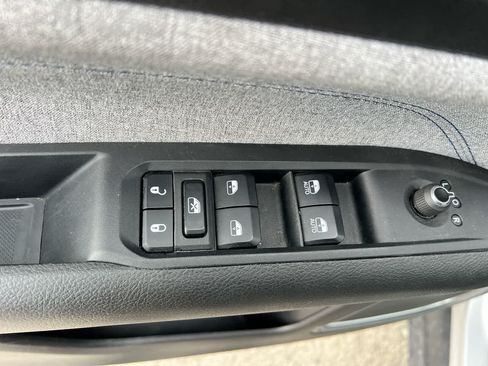 Used 2024 Jeep Compass Latitude AWD/4WD image 13