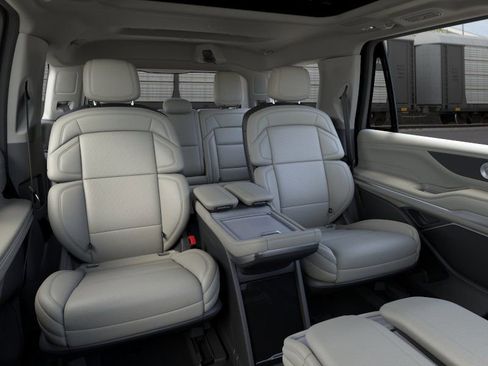 New 2026 Lincoln Navigator Reserve AWD/4WD image 11