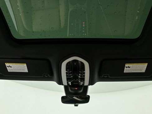 New 2025 Porsche Macan image 19