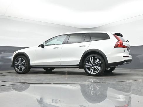 New 2026 Volvo V60 B5 Cross Country Plus w/ Climate Package AWD/4WD image 41
