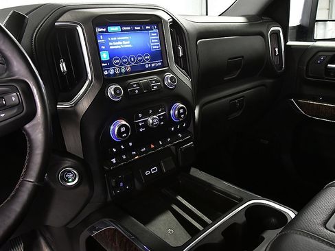 Used 2022 GMC Sierra 3500 Denali image 24