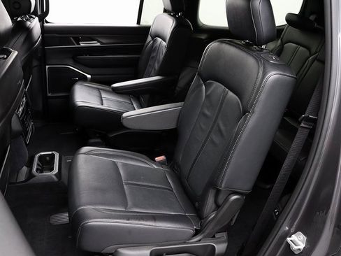 Used 2024 Jeep Wagoneer Series III image 11