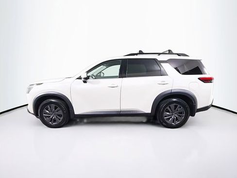 Certified 2023 Nissan Pathfinder SV w/ SV Premium Package AWD/4WD image 4