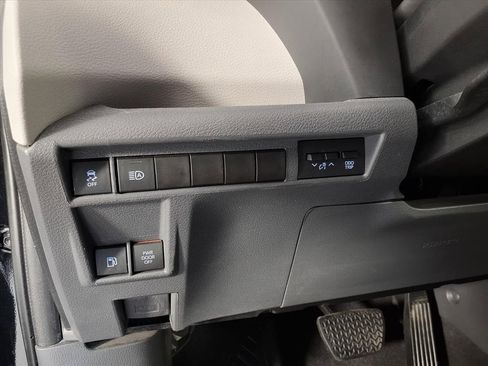 Used 2023 Toyota Sienna LE image 9