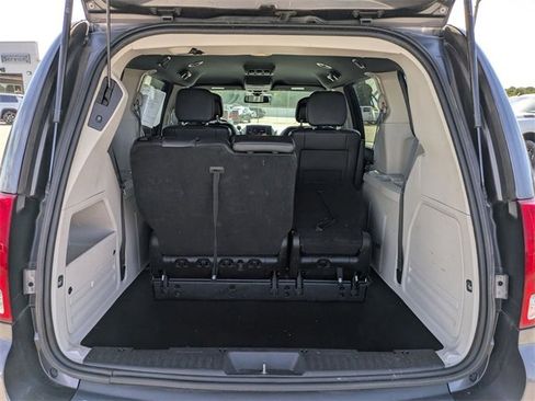 Used 2020 Dodge Grand Caravan SXT image 22