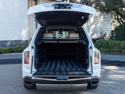 Certified 2021 Rolls-Royce Cullinan image 48
