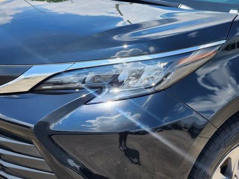 Certified 2026 Toyota Sienna XLE FWD image 9