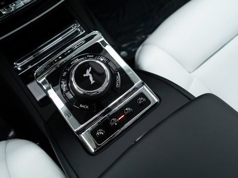 Certified 2026 Rolls-Royce Phantom Sedan RWD image 40