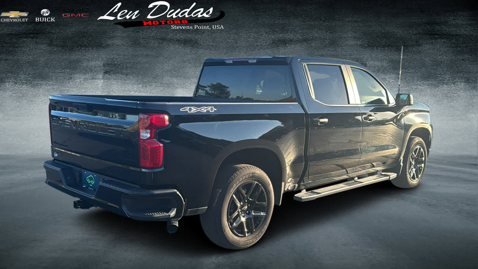 Used 2024 Chevrolet Silverado 1500 Custom w/ Dark Appearance Package AWD/4WD image 4
