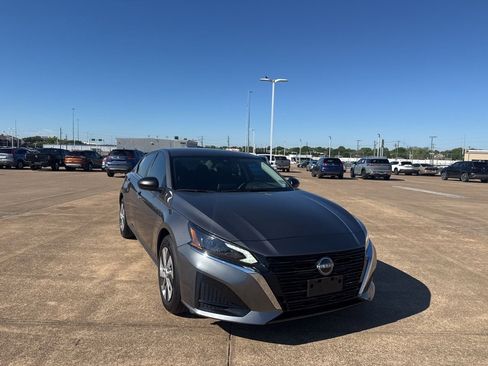 Certified 2025 Nissan Altima 2.5 S image 2