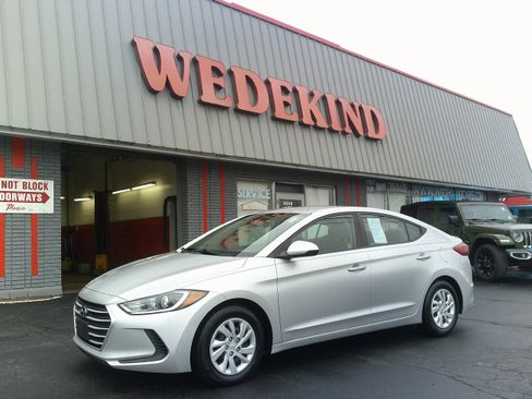 Used 2018 Hyundai Elantra SE image 1