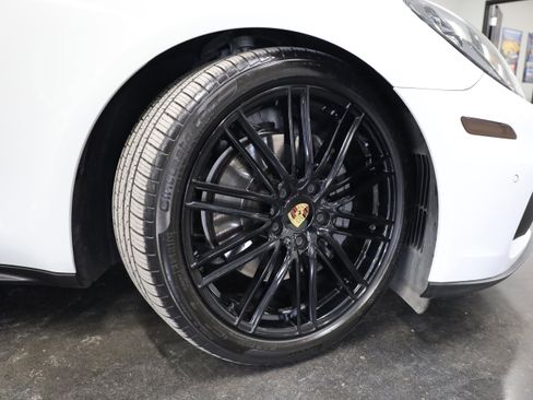 Used 2018 Porsche Panamera 4S image 12
