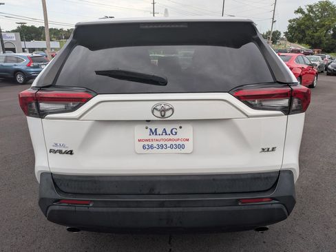 Used 2020 Toyota RAV4 XLE FWD image 5