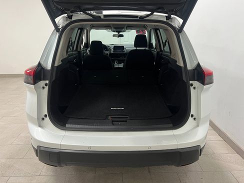 Used 2024 Nissan Rogue SV image 18