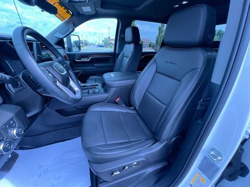 Used 2025 GMC Sierra 3500 Denali w/ Denali Reserve Package AWD/4WD image 14