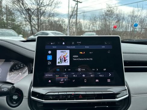 Used 2022 Jeep Compass Limited image 38