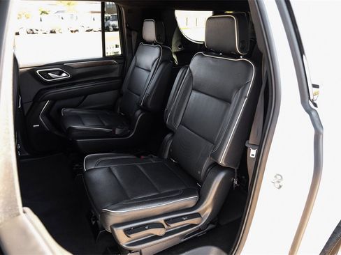 Used 2022 Chevrolet Suburban Premier image 41