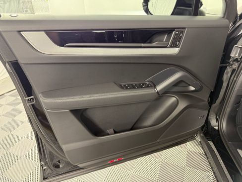 Certified 2026 Porsche Cayenne E-Hybrid Coupe AWD/4WD image 26