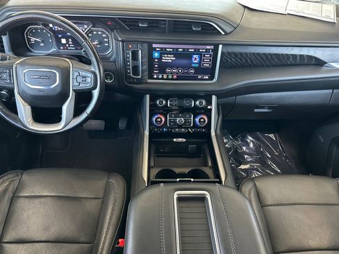 Used 2021 GMC Yukon XL Denali w/ Denali Premium Package image 12