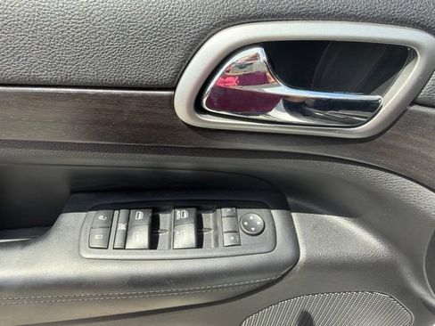 Used 2018 Jeep Grand Cherokee Laredo RWD image 9